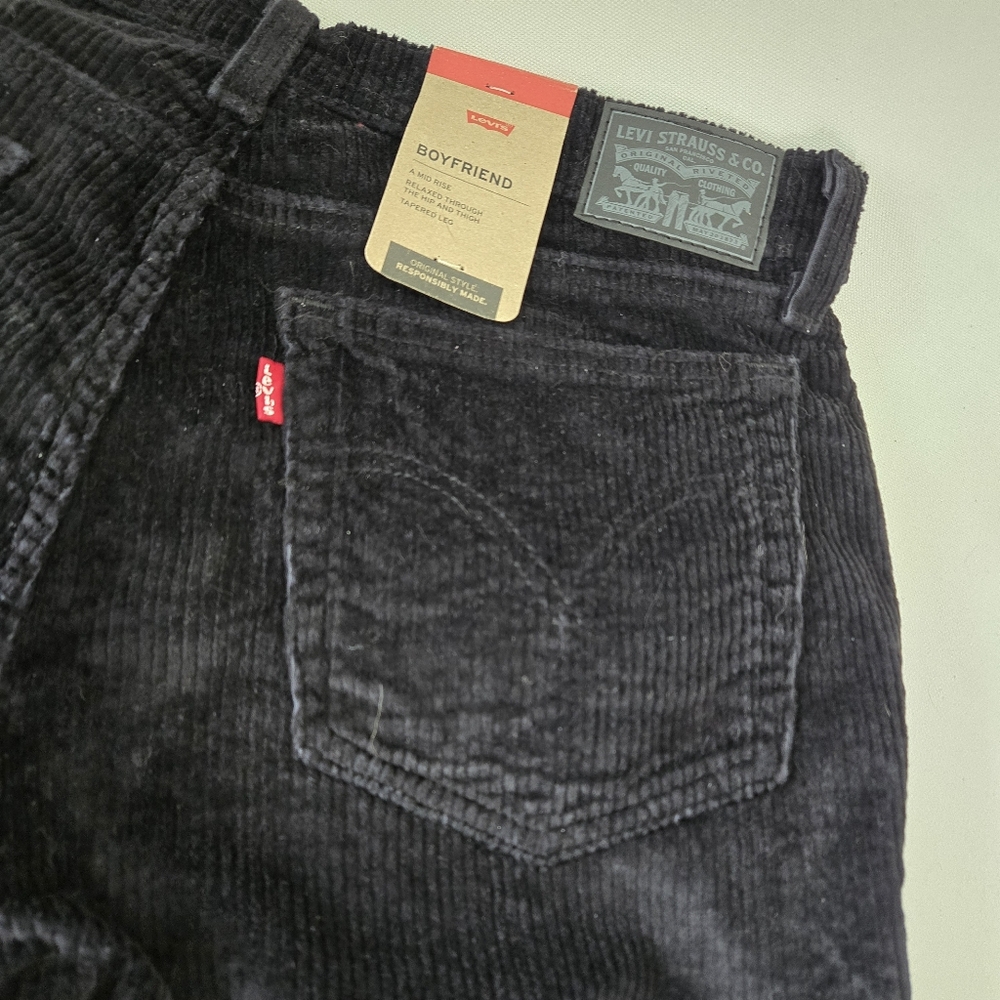 Levi's 29 Black Corduroy Pants Boyfriend NWT